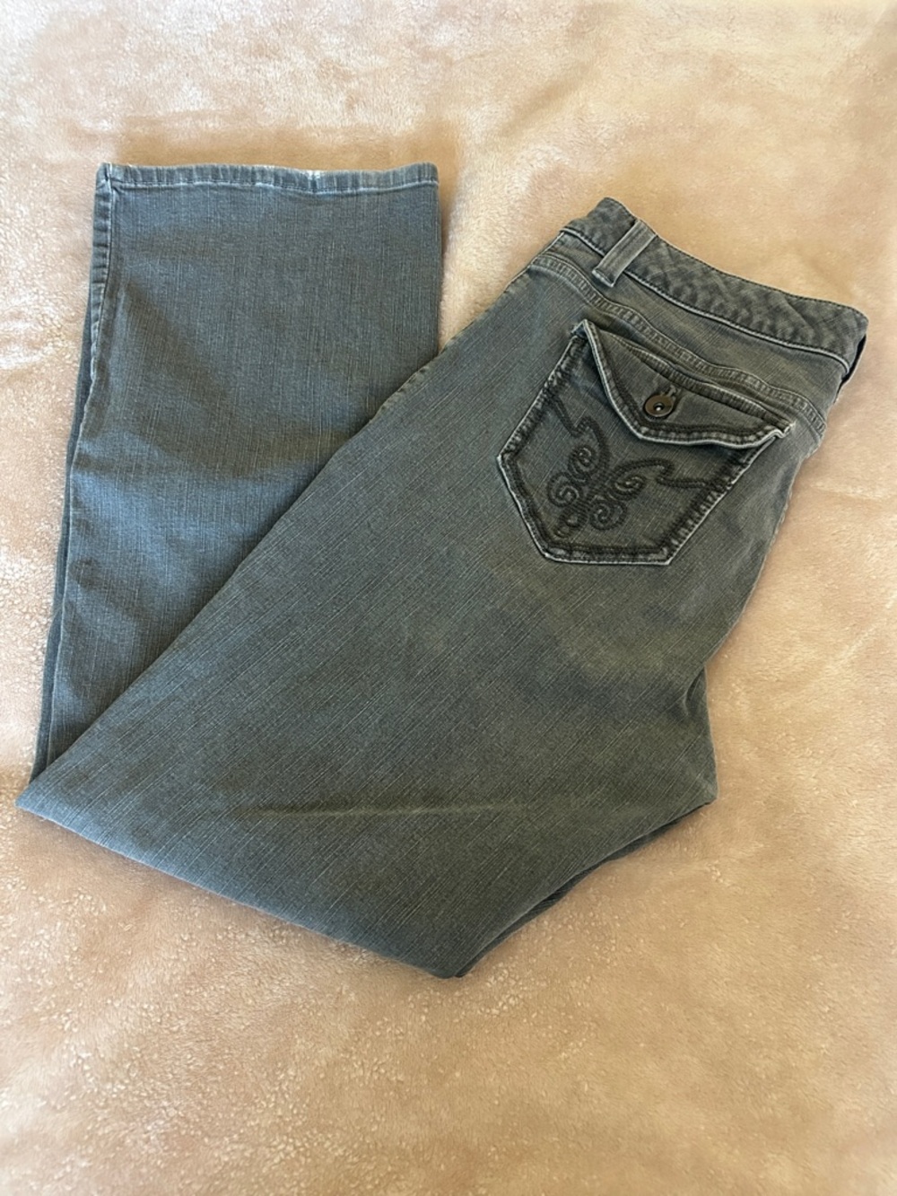 Lee Classic Gray Denim Jeans with Embroidered Back Pocket